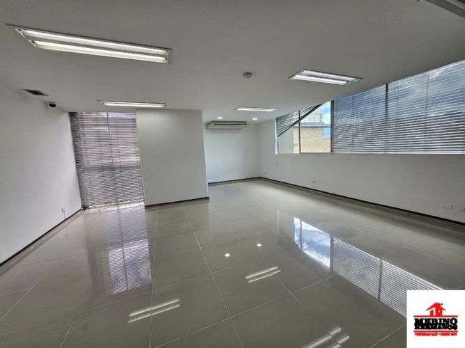 Oficina en arriendo en Los Balsos, Medellín, 50 m² · foto 2 de 13