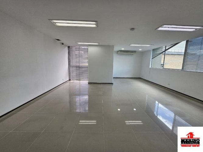Oficina en arriendo en Los Balsos, Medellín, 50 m² · foto 8 de 13