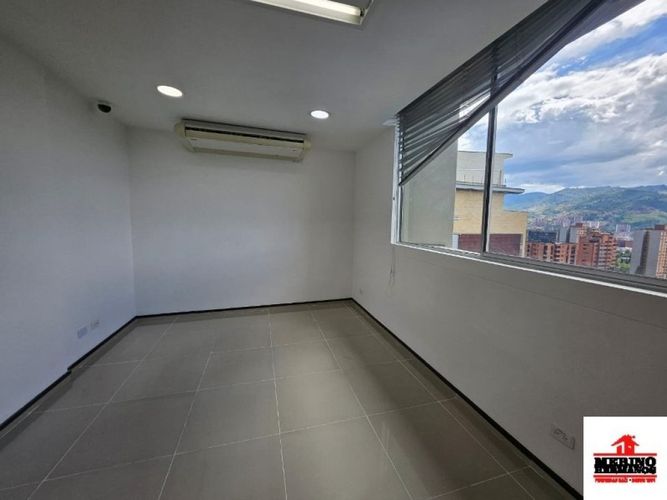 Oficina en arriendo en Los Balsos, Medellín, 50 m² · foto 10 de 13