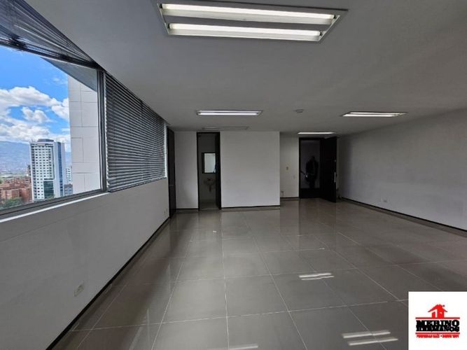 Oficina en arriendo en Los Balsos, Medellín, 50 m² · foto 11 de 13