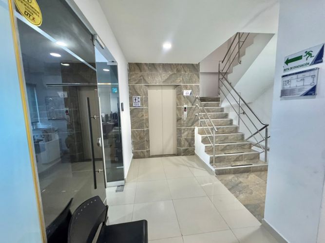 Oficina en venta en Manga, Cartagena, 157 m² · foto 2 de 8