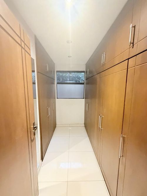 En Venta Hermosa Residencia Bo. Los Laureles - foto 4