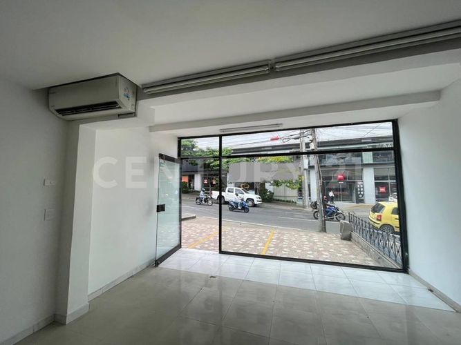 Casa de 9 alcobas en venta en Granada, Cali, 400 m² · foto 2 de 24