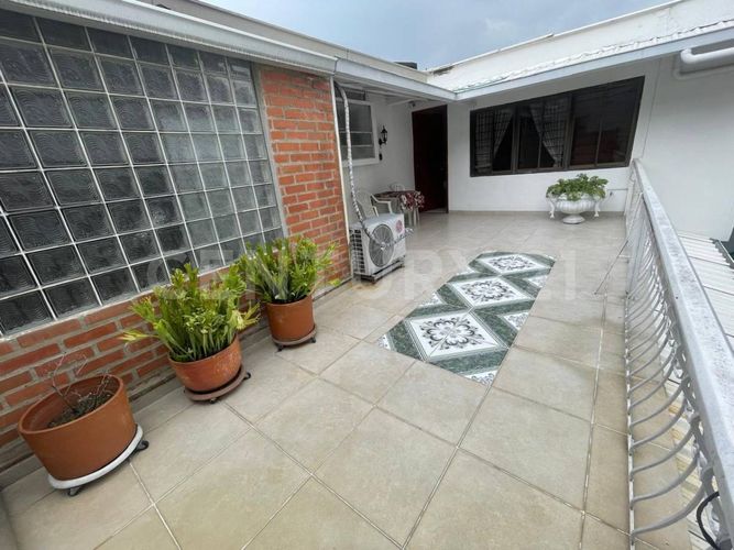 Casa de 9 alcobas en venta en Granada, Cali, 400 m² · foto 18 de 24