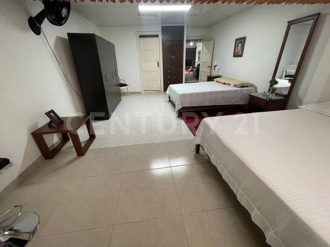 Casa de 9 alcobas en venta en Granada, Cali, 400 m² · foto 22 de 24