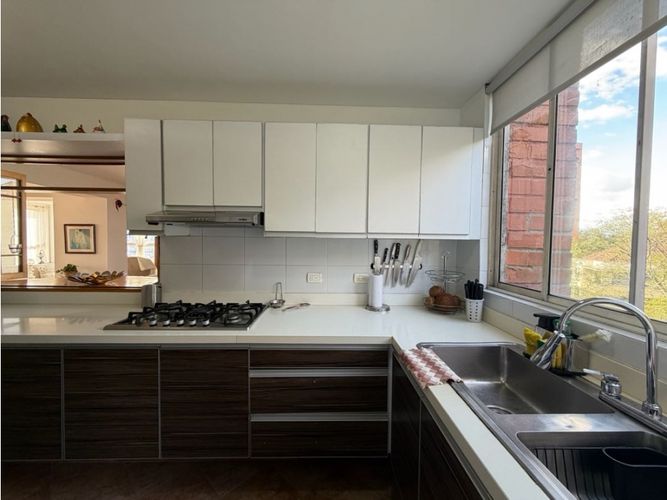 Apartamento de 3 alcobas en venta en San Lucas, Medellín, 182 m² · foto 16 de 24