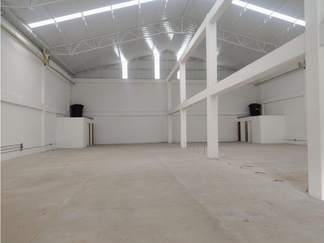 Bodega en arriendo en Los Espejos, Medellín, 300 m² · foto 3 de 7