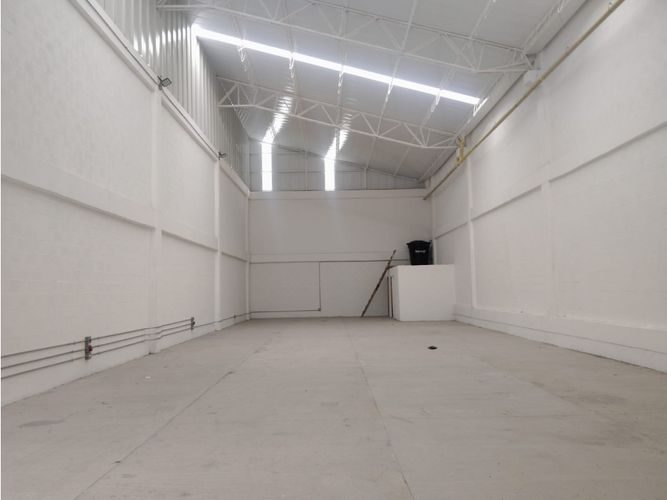 Bodega en arriendo en Los Espejos, Medellín, 300 m² · foto 4 de 7
