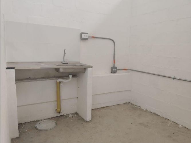 Bodega en arriendo en Los Espejos, Medellín, 300 m² · foto 6 de 7