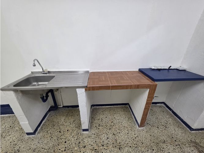 Local en arriendo en La Candelaria, Medellín, 43 m² · foto 2 de 10