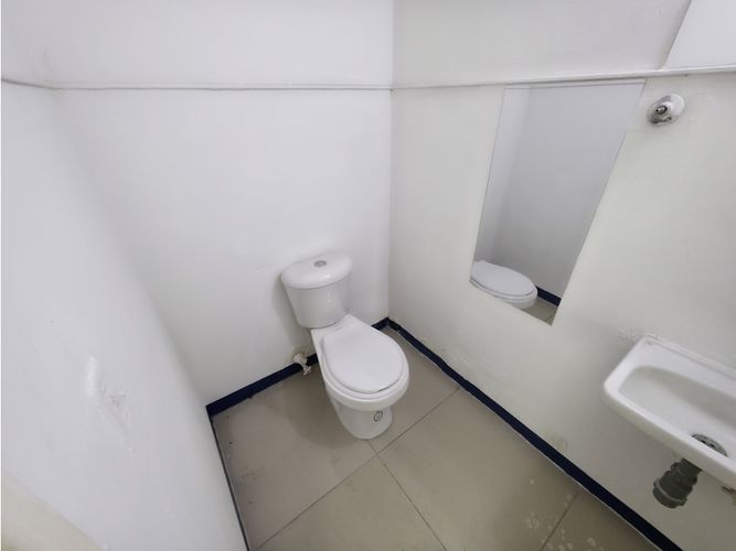 Local en arriendo en La Candelaria, Medellín, 43 m² · foto 7 de 10