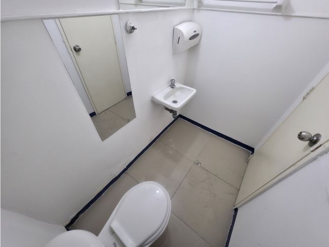 Local en arriendo en La Candelaria, Medellín, 43 m² · foto 8 de 10