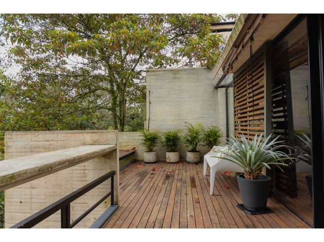 Casa en venta en Colinas De Suba, Bogotá · foto 2 de 24