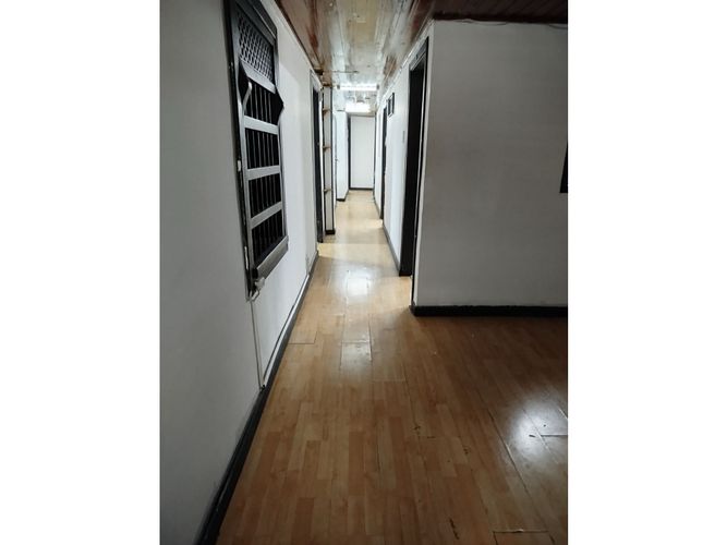 Casa de 20 alcobas en arriendo en Sector Plaza De Bolivar, Pereira, 900 m² · foto 2 de 21