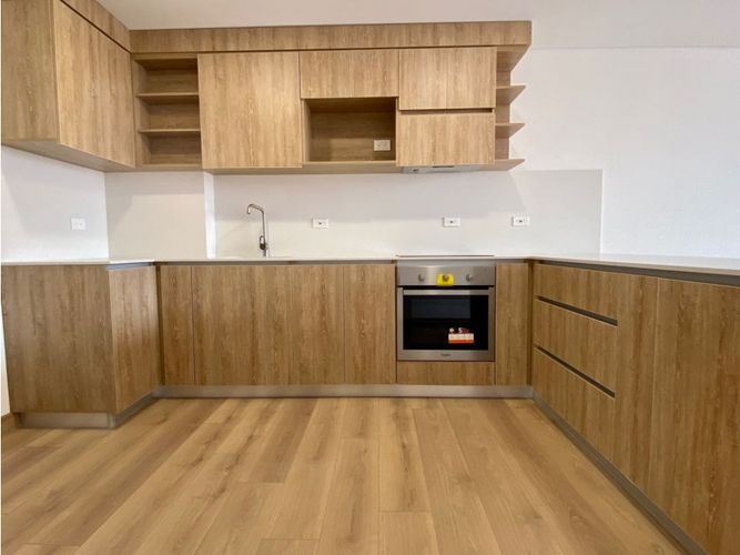 Apartamento en venta en Santa Barbara Central, Bogotá · foto 4 de 13