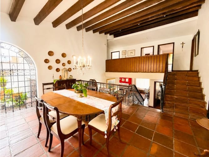 Casa de 4 alcobas en venta en Arboledas, Cali, 385 m² · foto 2 de 16