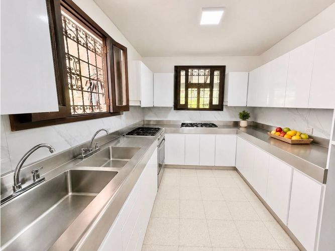 Casa de 4 alcobas en venta en Arboledas, Cali, 385 m² · foto 13 de 16