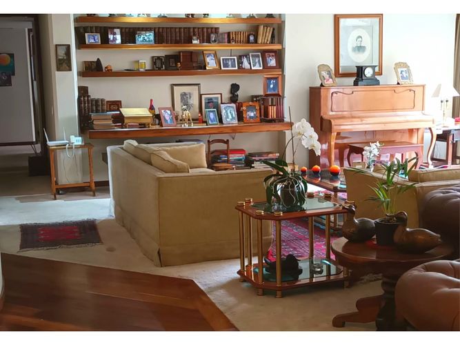 Apartamento de 3 alcobas en venta en El Nogal, Bogotá, 235 m² · foto 2 de 19