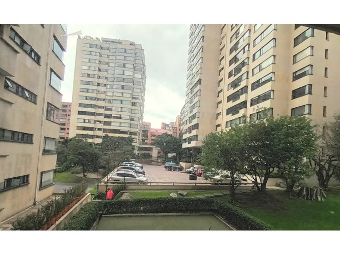 Apartamento de 3 alcobas en venta en El Nogal, Bogotá, 235 m² · foto 17 de 19