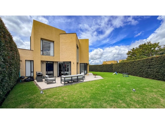 Casa de 4 alcobas en venta en Centro, Cota, 224 m² · foto 10 de 24