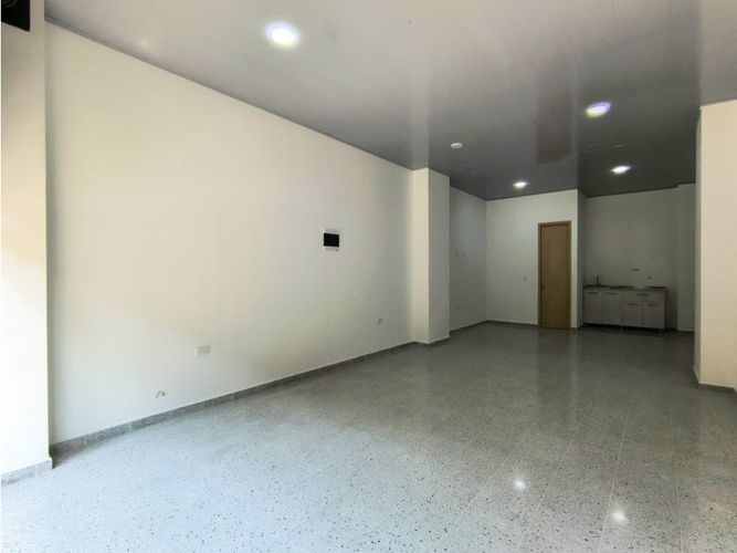 Local en arriendo en Los Naranjos, Itagüí, 45 m² · foto 2 de 7