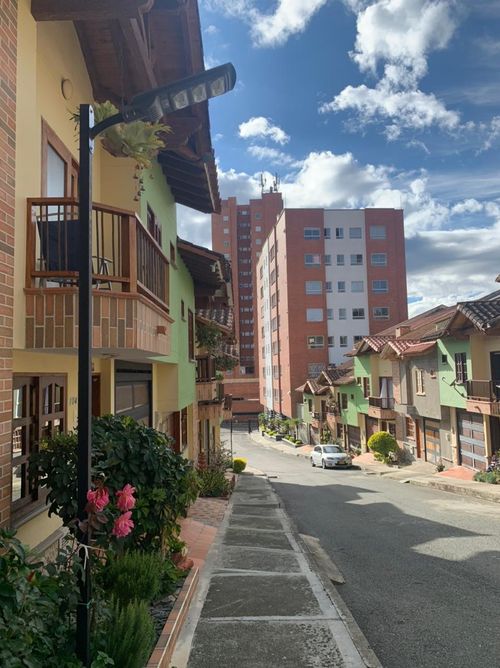 Casa de 4 alcobas en venta en Los Colegios, Rionegro, 169 m² · foto 3 de 22