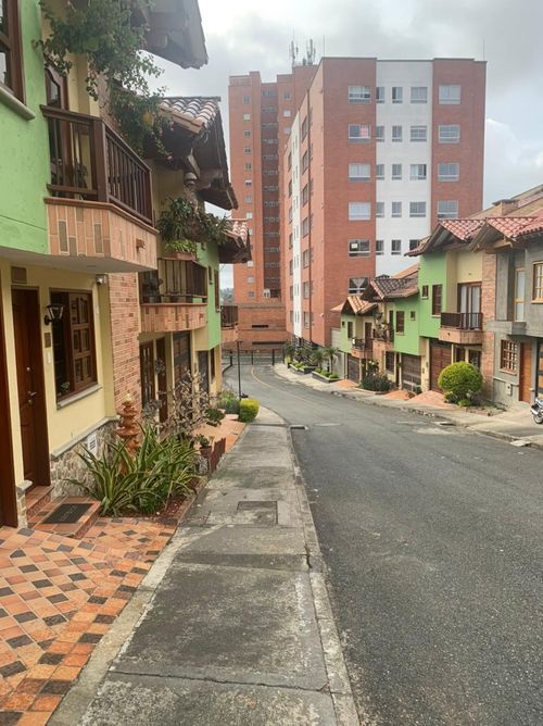 Casa de 4 alcobas en venta en Los Colegios, Rionegro, 169 m² · foto 2 de 22