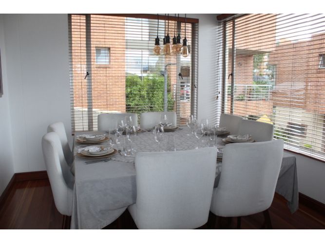 Casa de 3 alcobas en venta en Cerros De Suba, Bogotá, 266 m² · foto 3 de 23
