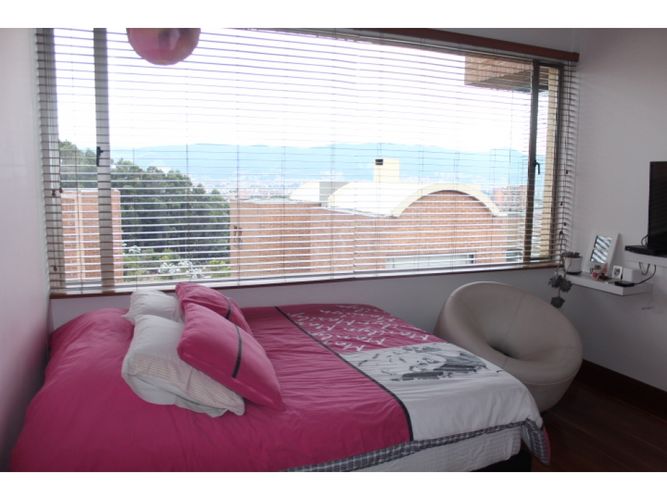 Casa de 3 alcobas en venta en Cerros De Suba, Bogotá, 266 m² · foto 4 de 23