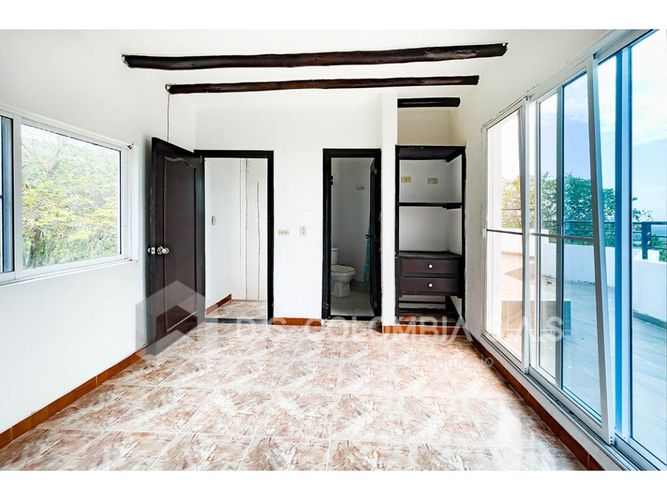 Casa de 3 alcobas en venta en Las Varas, Ricaurte, 140 m² · foto 4 de 9