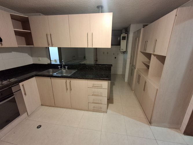 Apartamento de 3 alcobas en venta en Cabecera Del Llano, Bucaramanga, 133 m² · foto 2 de 24