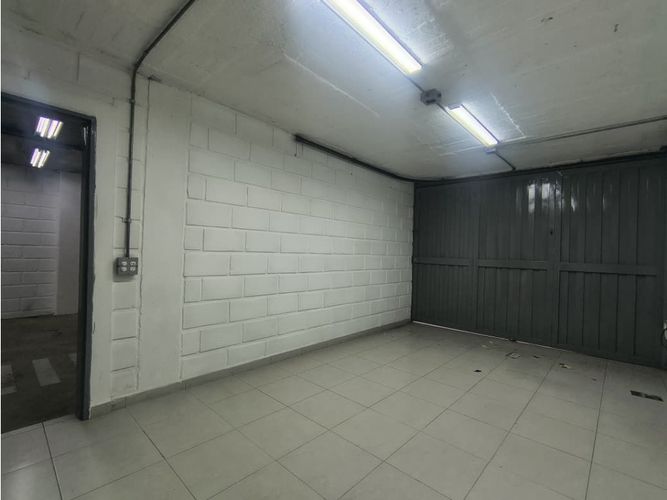 Local en arriendo en San Juan Bautista, Itagüí, 120 m² · foto 3 de 15