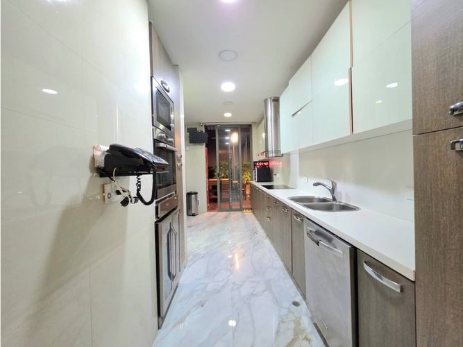 Apartamento de 4 alcobas en venta en Chico, Bogotá, 320 m² · foto 10 de 24
