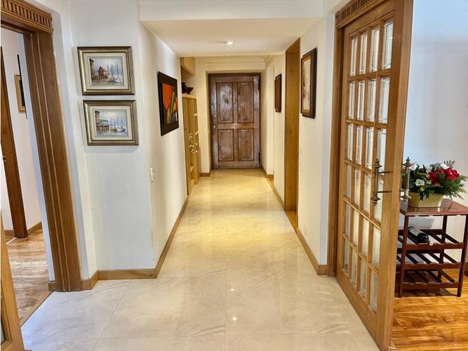 Apartamento de 3 alcobas en venta en San Patricio, Bogotá, 193 m² · foto 16 de 24