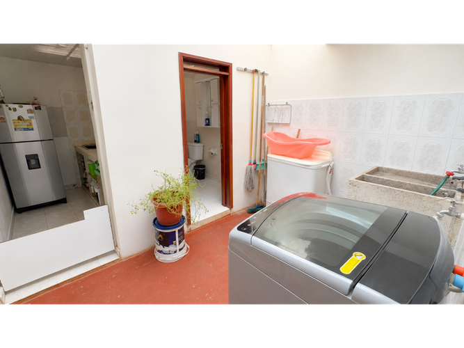 Casa de 5 alcobas en venta en La Cabana Fontibon, Bogotá, 240 m² · foto 5 de 16
