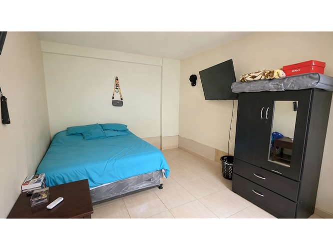 Casa de 5 alcobas en venta en La Cabana Fontibon, Bogotá, 240 m² · foto 9 de 16