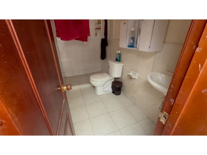 Casa de 5 alcobas en venta en La Cabana Fontibon, Bogotá, 240 m² · foto 12 de 16