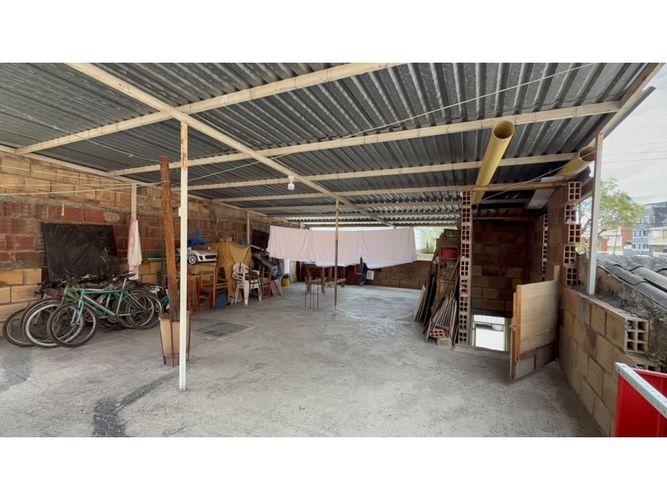 Casa de 5 alcobas en venta en La Cabana Fontibon, Bogotá, 240 m² · foto 13 de 16