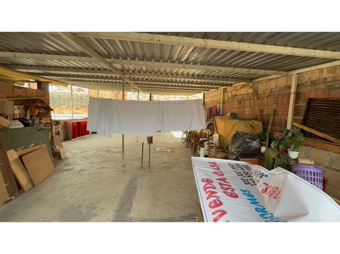 Casa de 5 alcobas en venta en La Cabana Fontibon, Bogotá, 240 m² · foto 14 de 16