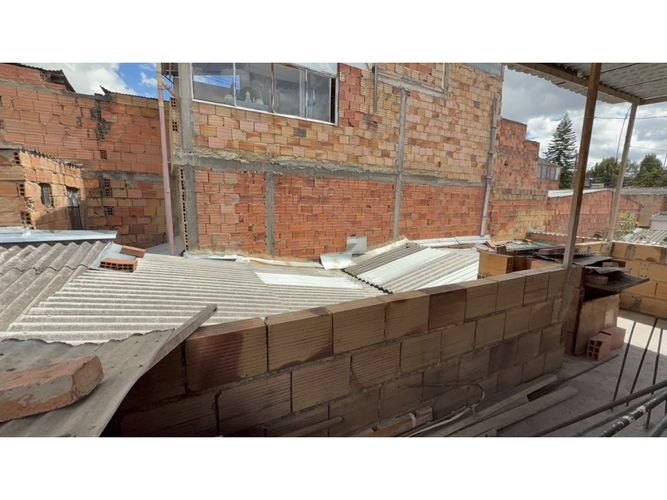 Casa de 5 alcobas en venta en La Cabana Fontibon, Bogotá, 240 m² · foto 15 de 16