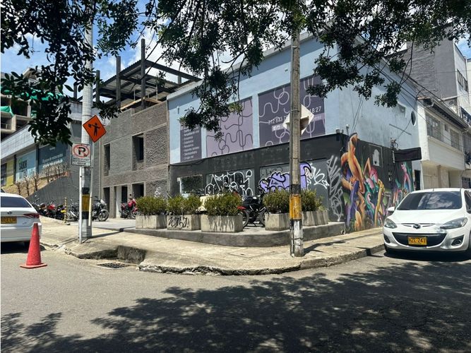 Bodega en venta en Manila, Medellín, 297 m² · foto 2 de 11