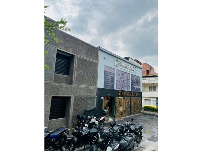 Bodega en venta en Manila, Medellín, 297 m² · foto 3 de 11