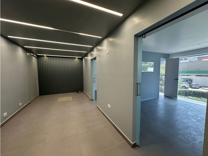 Bodega en venta en Manila, Medellín, 297 m² · foto 7 de 11