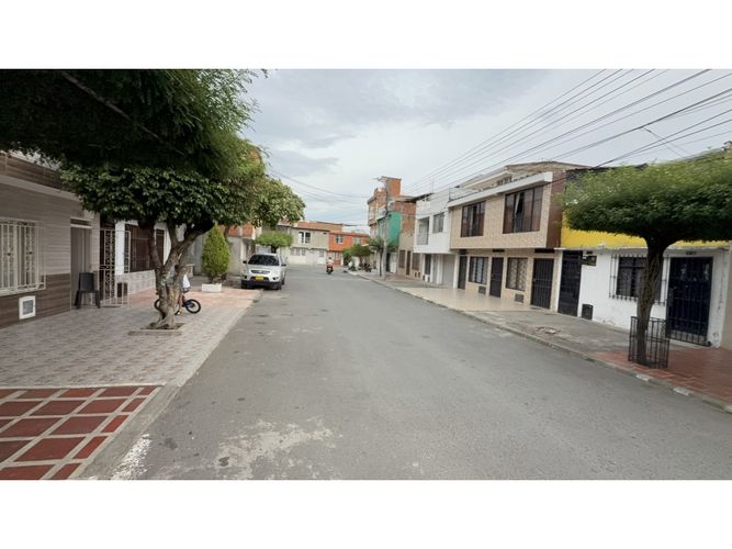 Casa de 9 alcobas en venta en Primitivo Crespo, Cali, 300 m² · foto 2 de 20