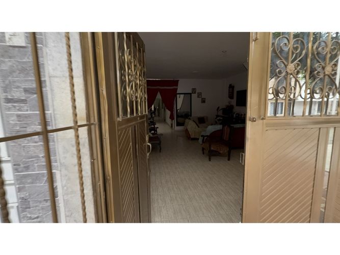 Casa de 9 alcobas en venta en Primitivo Crespo, Cali, 300 m² · foto 3 de 20