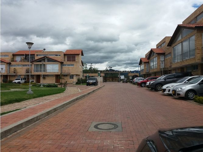Casa de 3 alcobas en venta en Sabaneta, Chía, 140 m² · foto 2 de 19