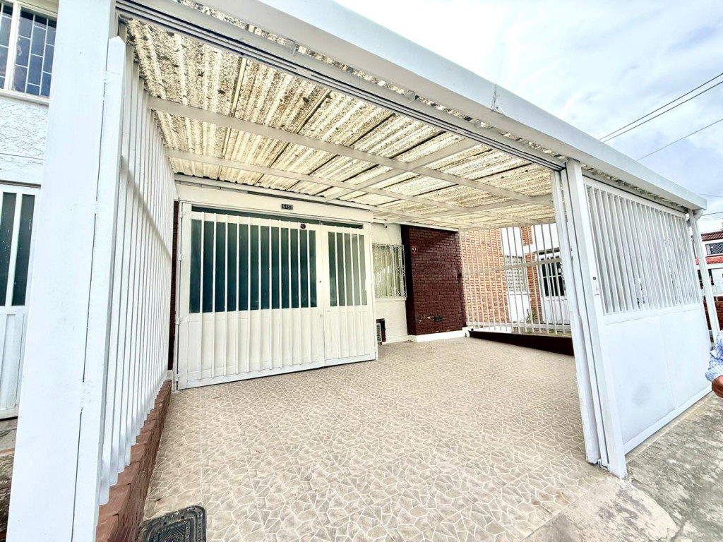 Casa en venta en Marsella, Bogotá · foto 2 de 24