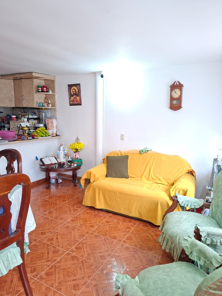 Casa en venta en Engativá, Bogotá · foto 2 de 23