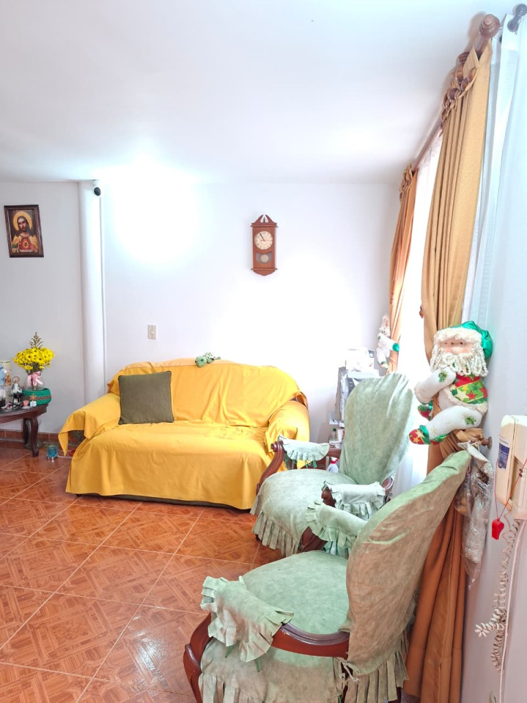 Casa en venta en Engativá, Bogotá · foto 3 de 23