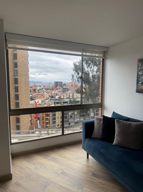 Apartamento de 2 alcobas en venta en El Castillo Chapinero, Bogotá, 81 m² · foto 2 de 16